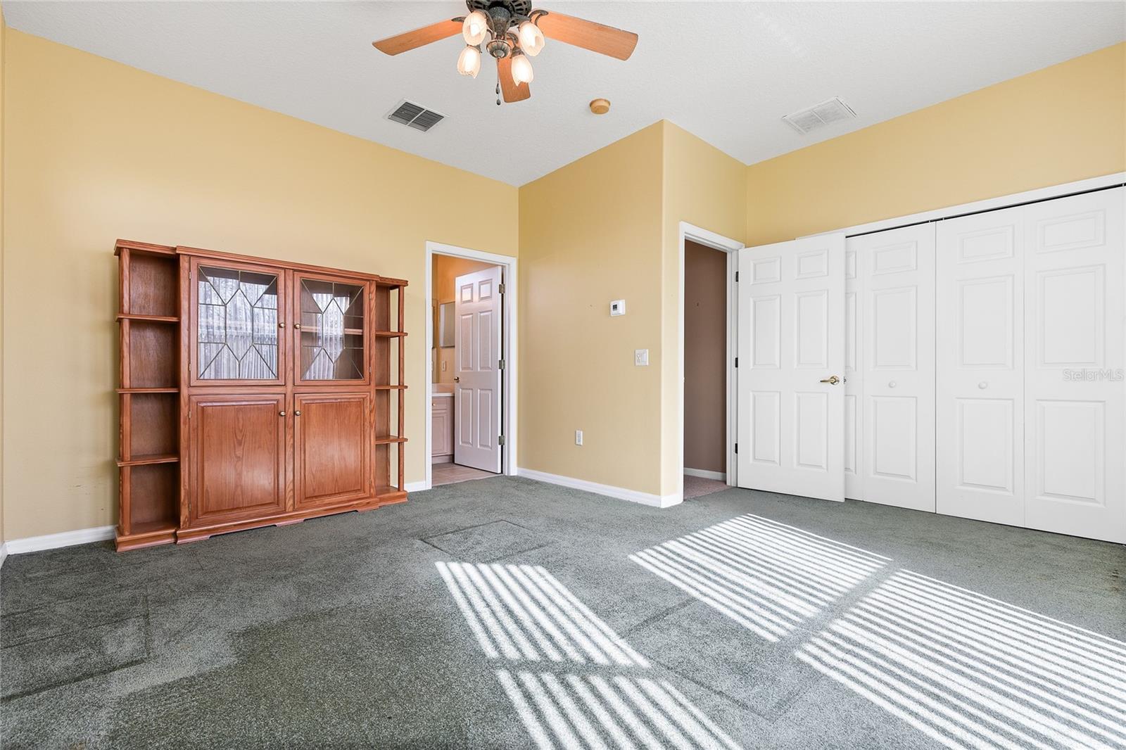 UPSTAIRS 2ND MASTER SUITE