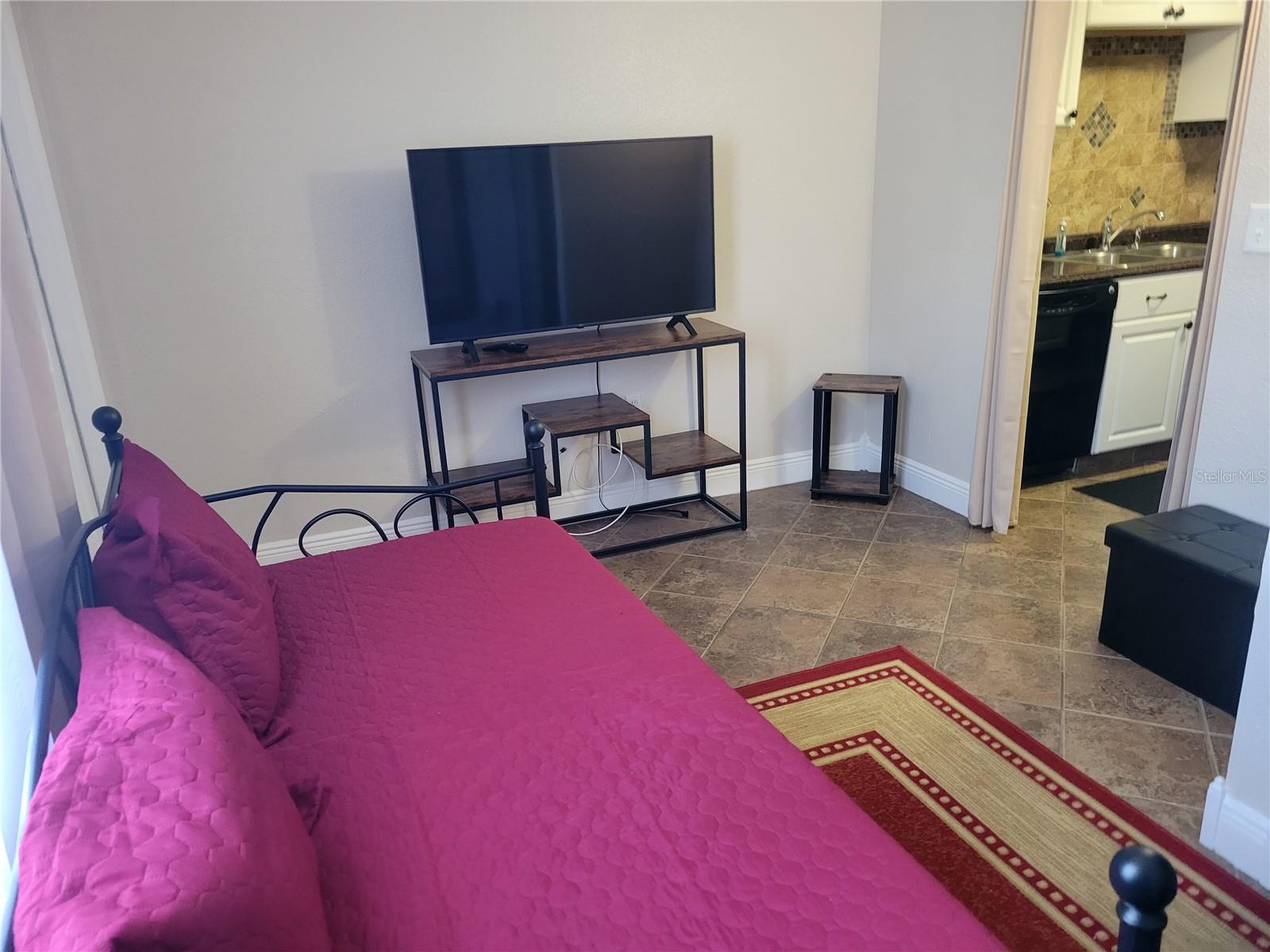 Fla Room with Extra Day Bed