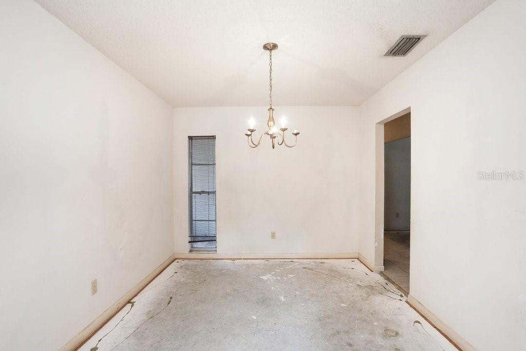 Dining Room connected to Kitchen hallway