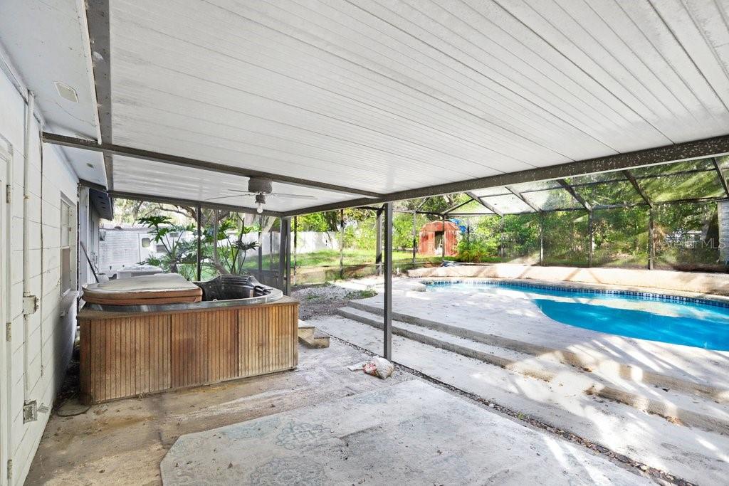 Large screened lanai