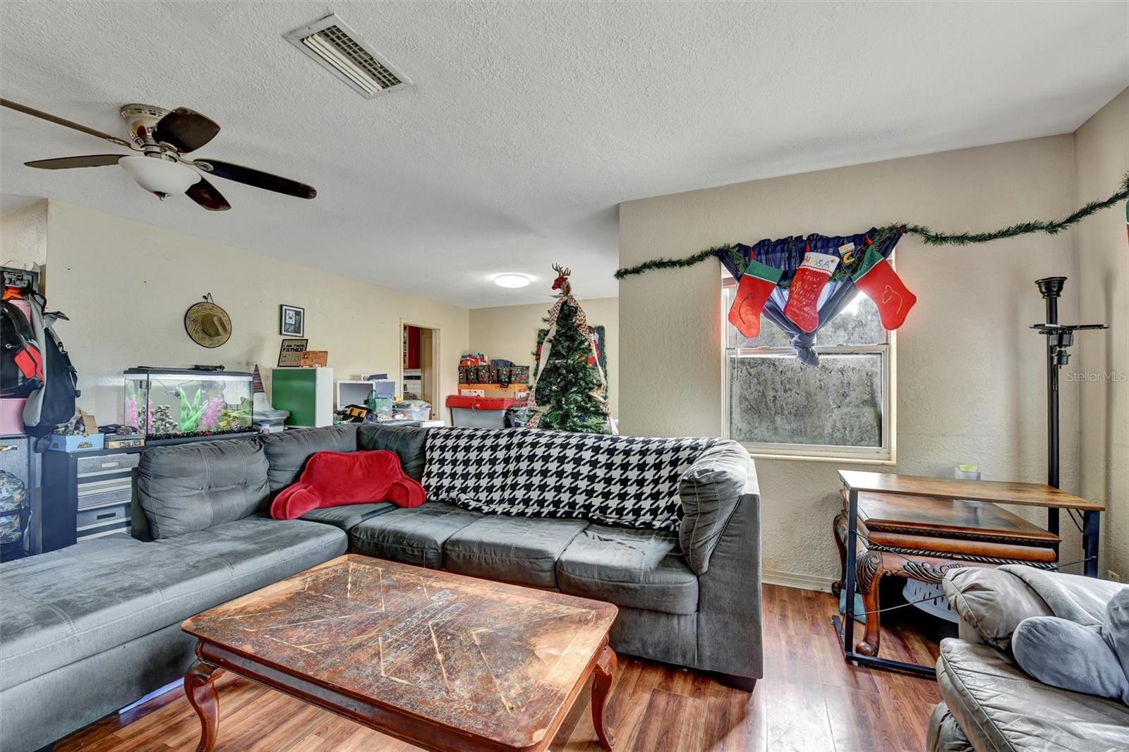 Living Room with ceiling fan