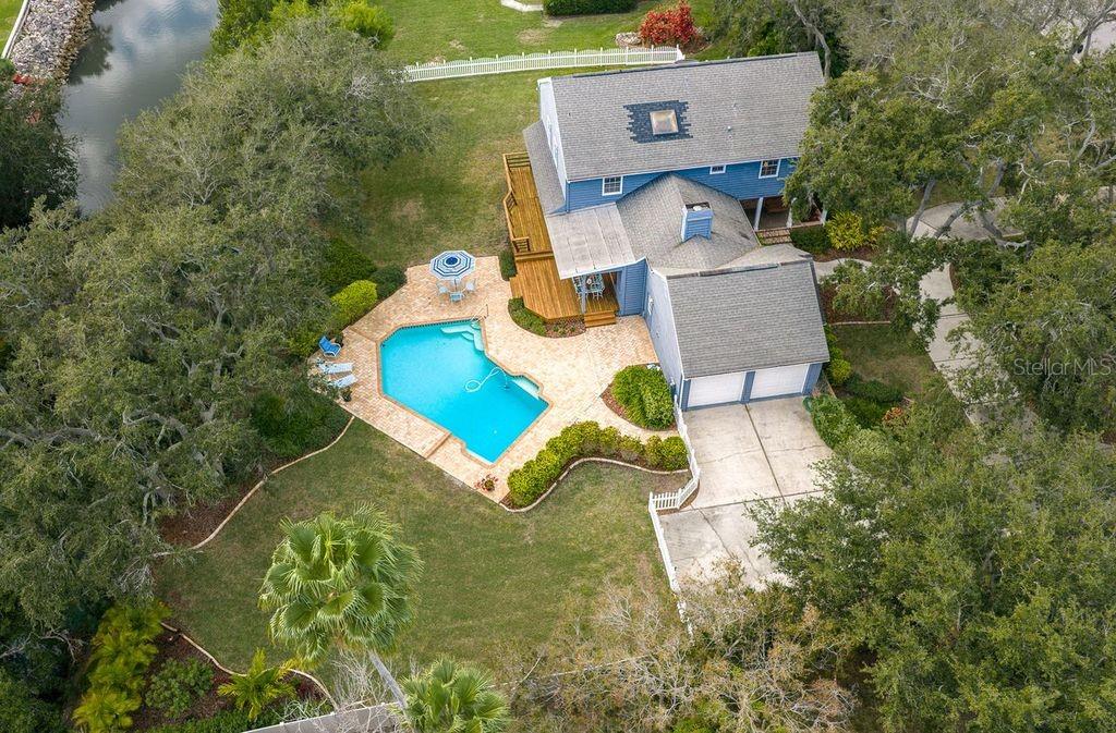 Perfectly positioned to appreciate lots of room for every generation!