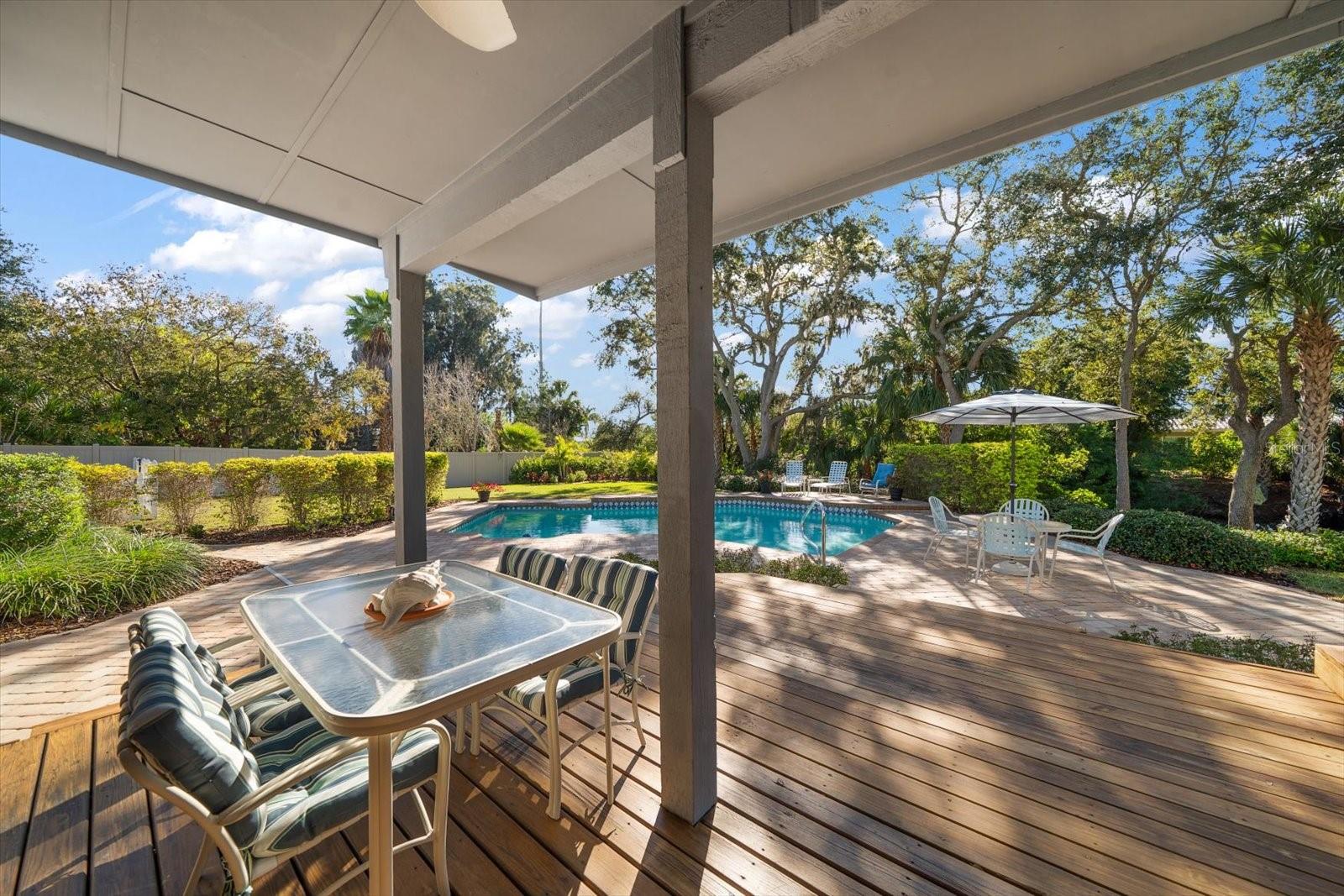 Dine al fresco....every day