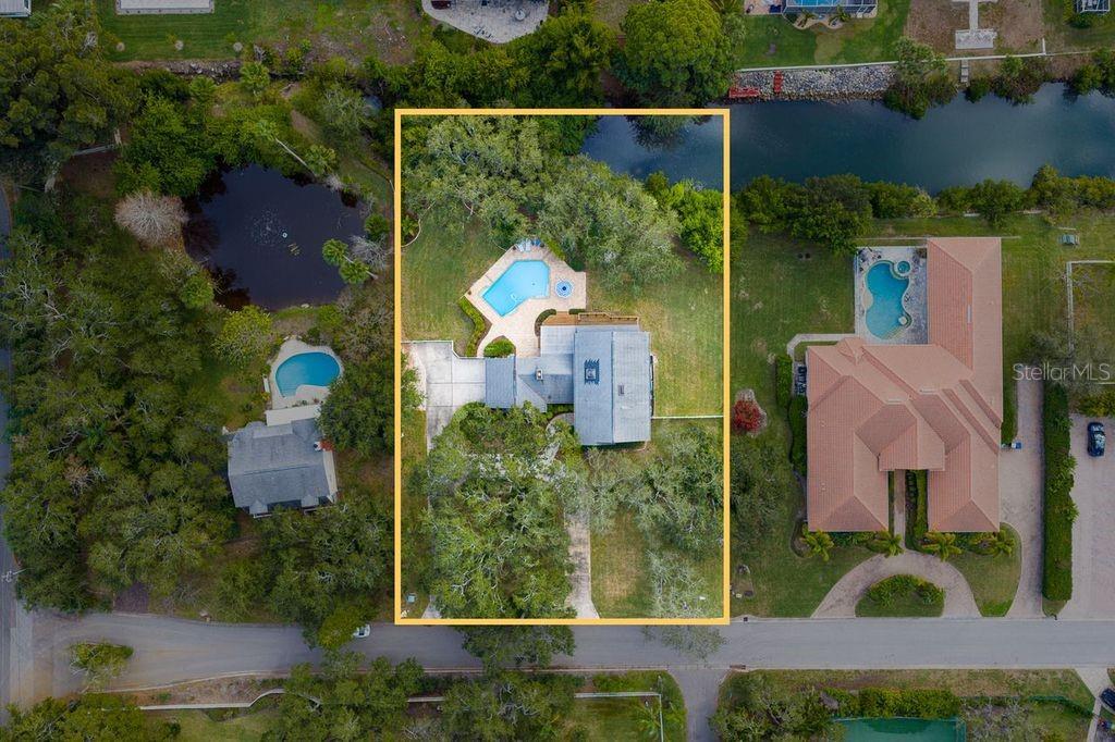 Very private estate type properties in mid county Pinellas/ Tampa Bay area.