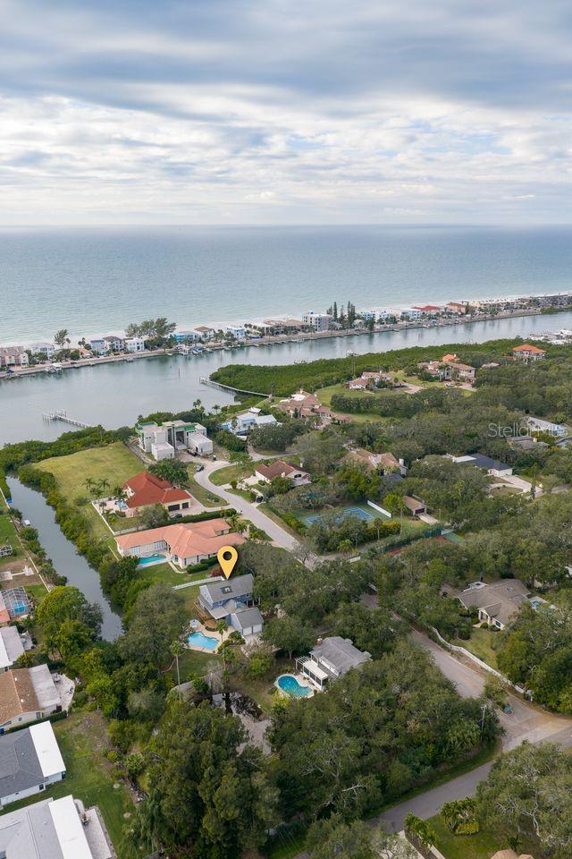 Indian Springs area of estate sized homes.