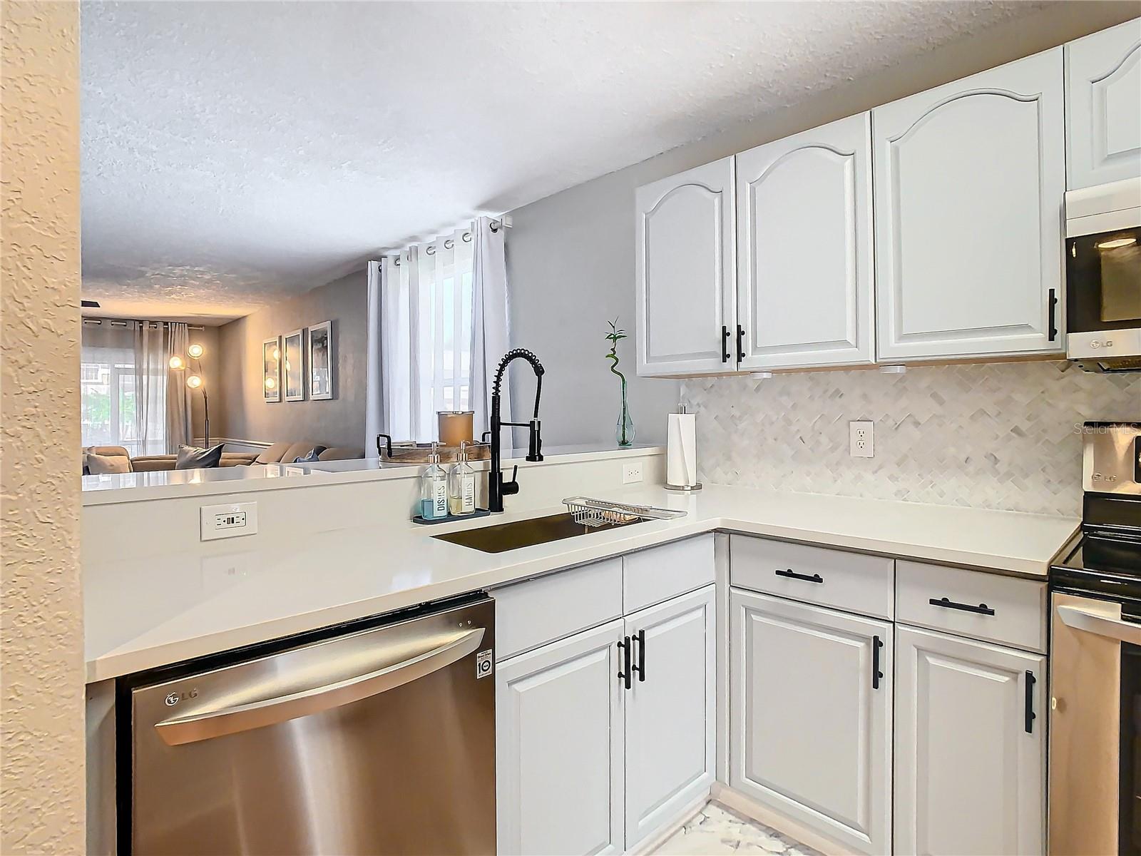 Kitchen Breakfast Bar