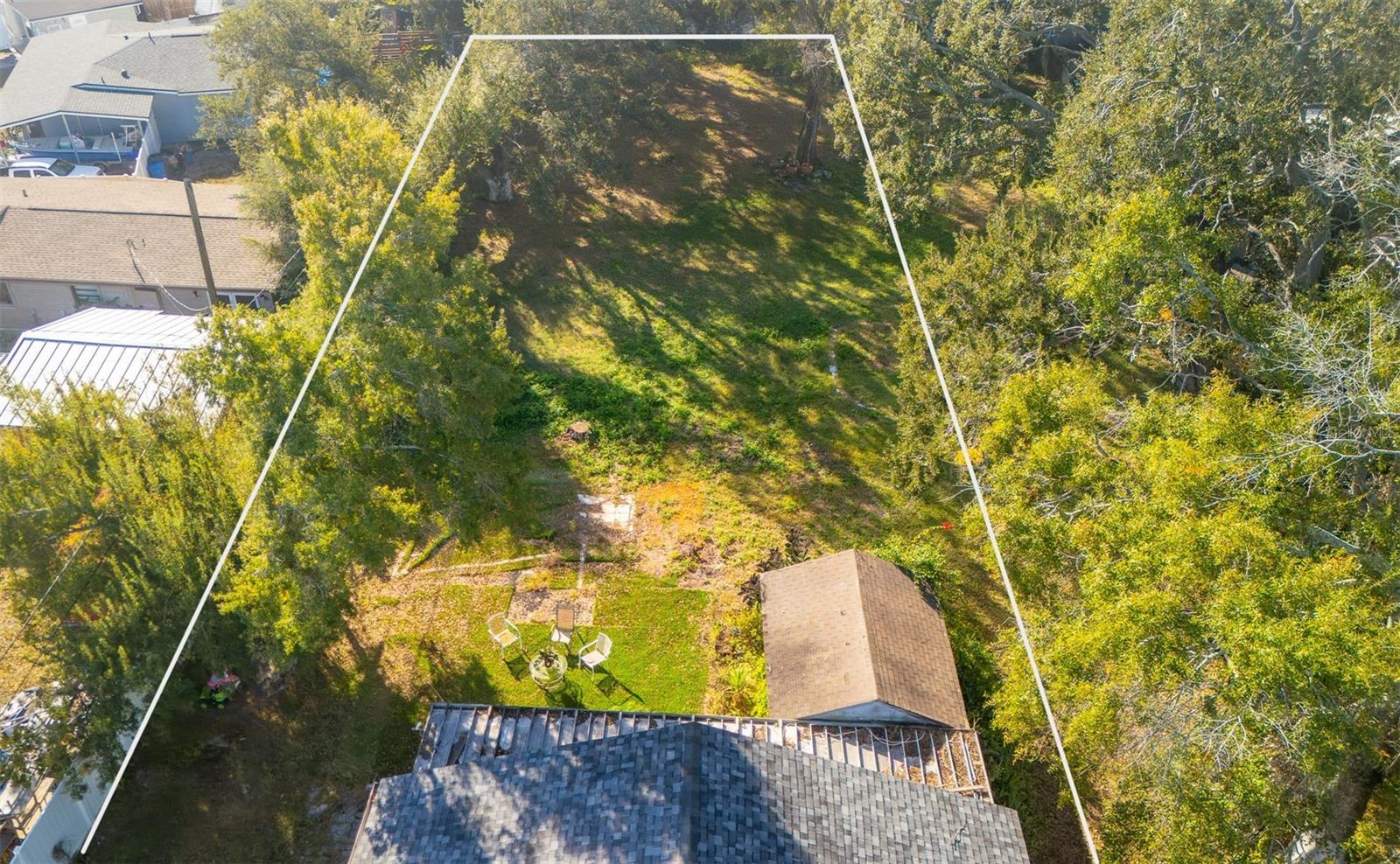 Area view of backyard