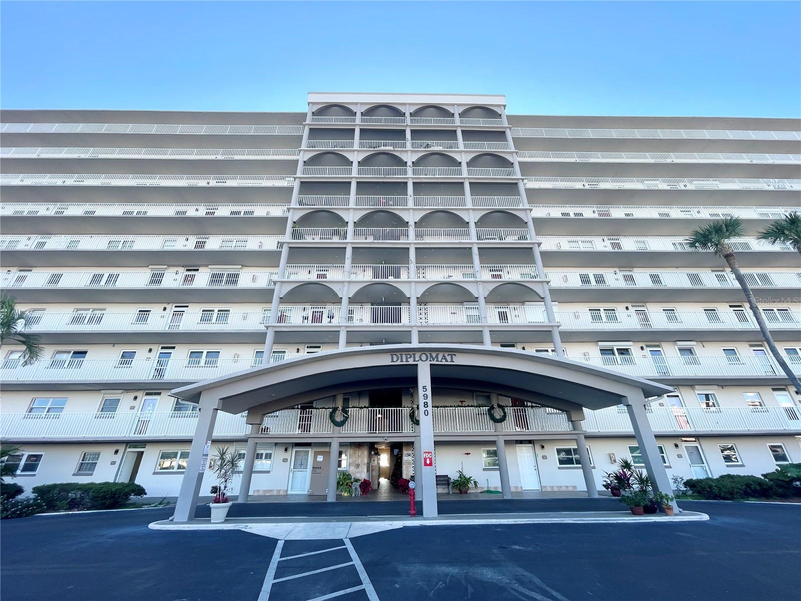The Diplomat is a lovely well kept waterfront condo that is perfectly situated on the sparkling waters of the Boca Ciera Bay