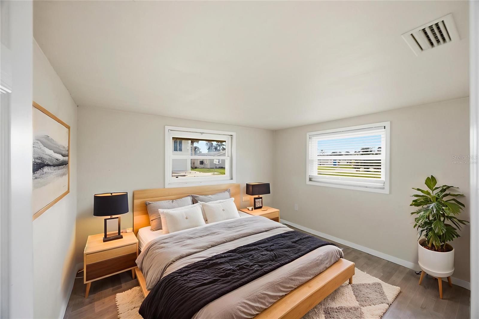 This photo has been Virtually Staged.