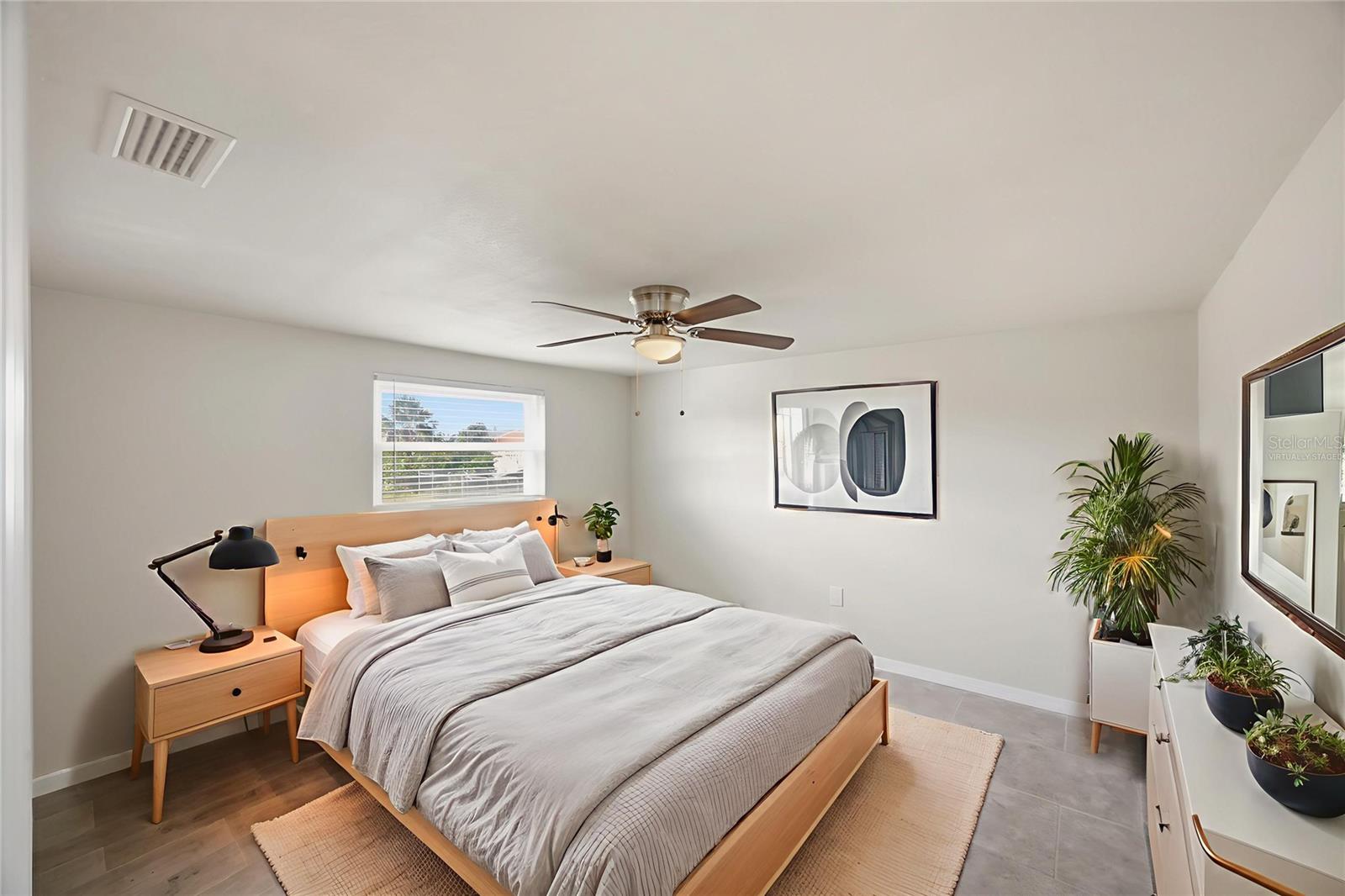 This photo has been Virtually Staged.