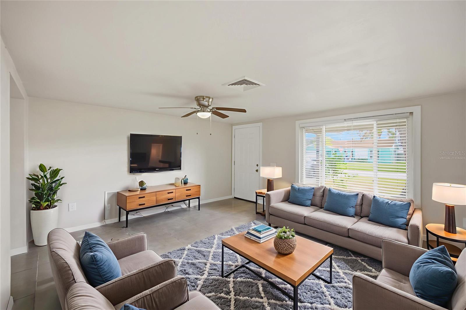 This photo has been Virtually Staged.