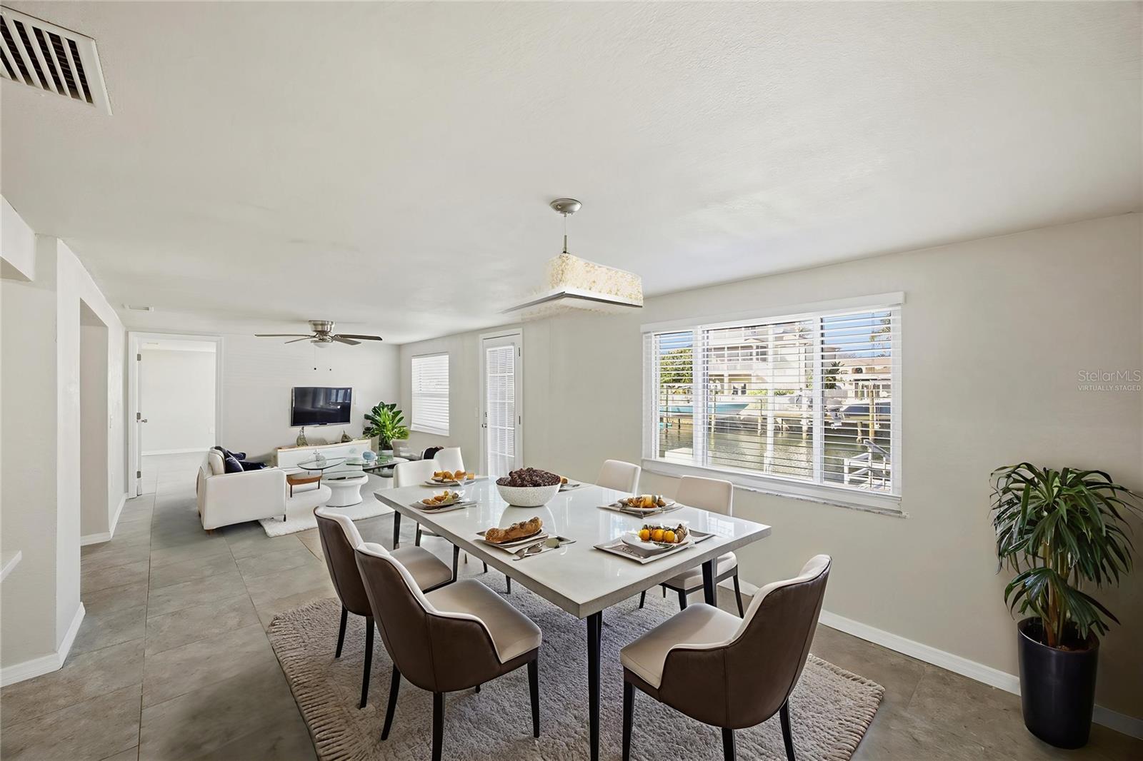 This photo has been Virtually Staged.