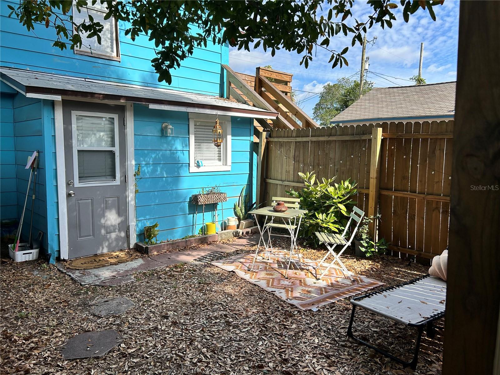 Rear lower unit yard