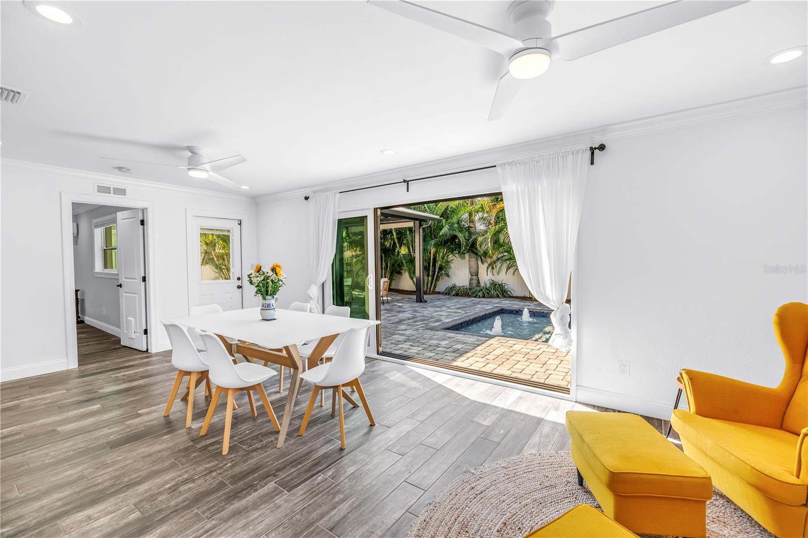 Dining room/family room