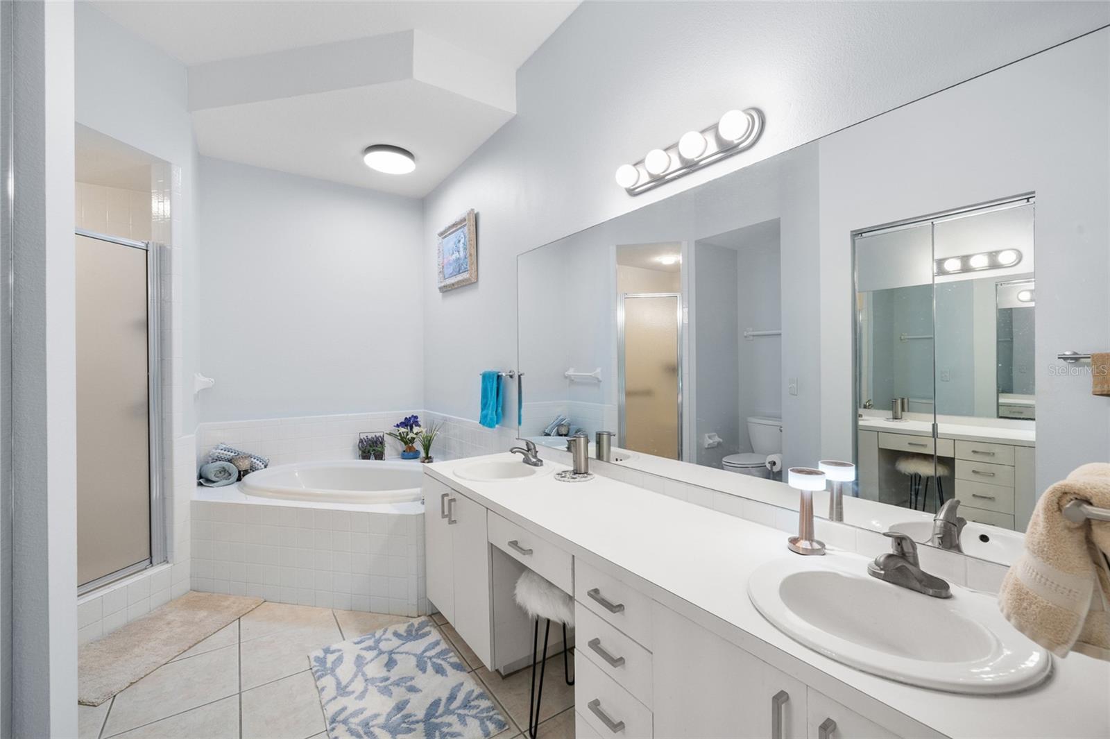 En Suite bath with shower & tub!