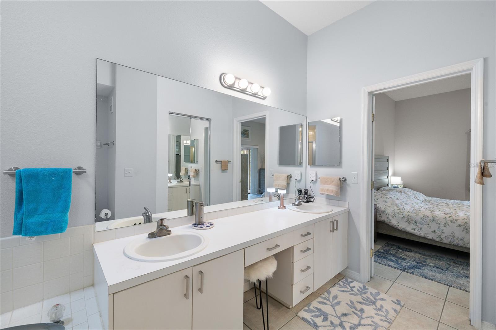 Dual sinks and dressing area!