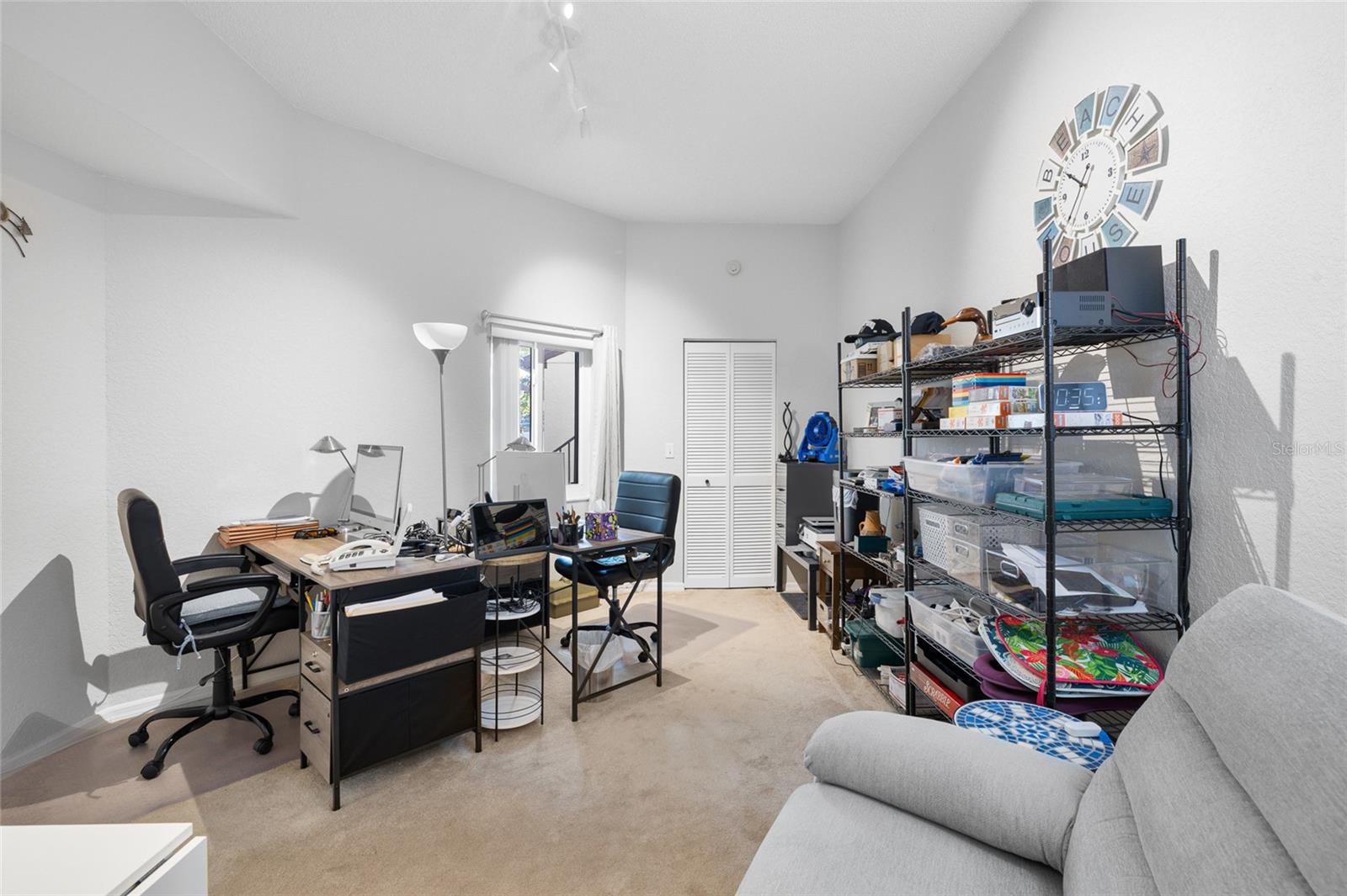 2nd bedroom with 2nd bath access.