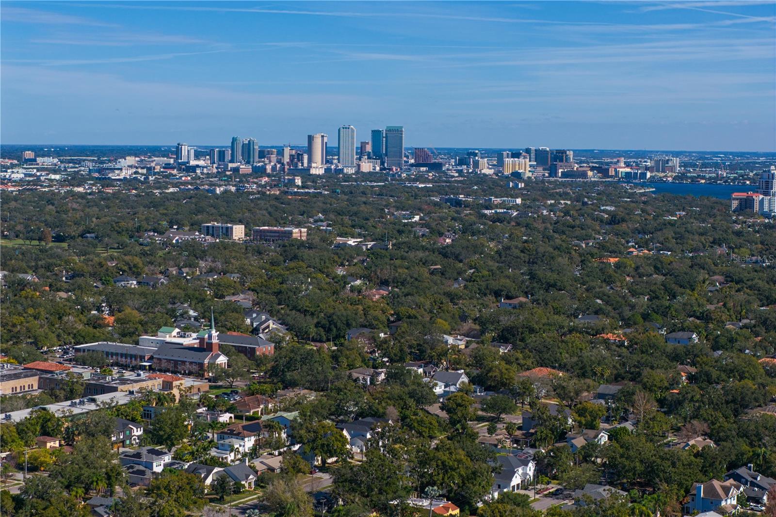 Conveniently located to Downtown Tampa, Water Street, Benchmark International Arena, The Riverwalk and Hyde Park Village.