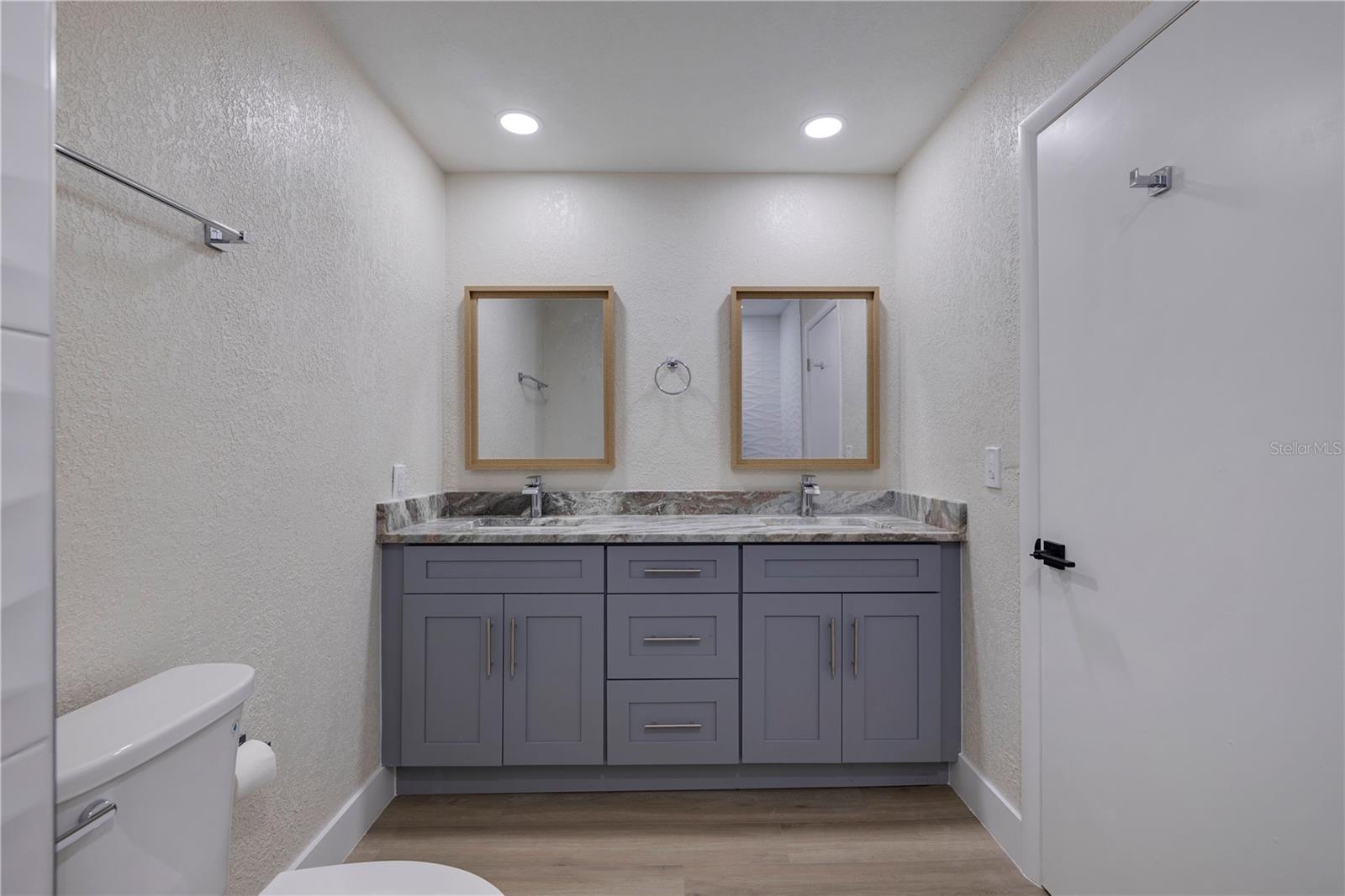 primary bath dual sinks