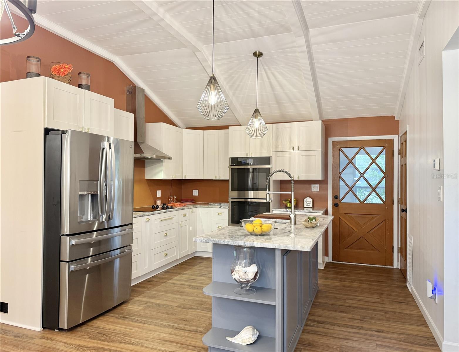 Kitchen - Large Walk-in Pantry