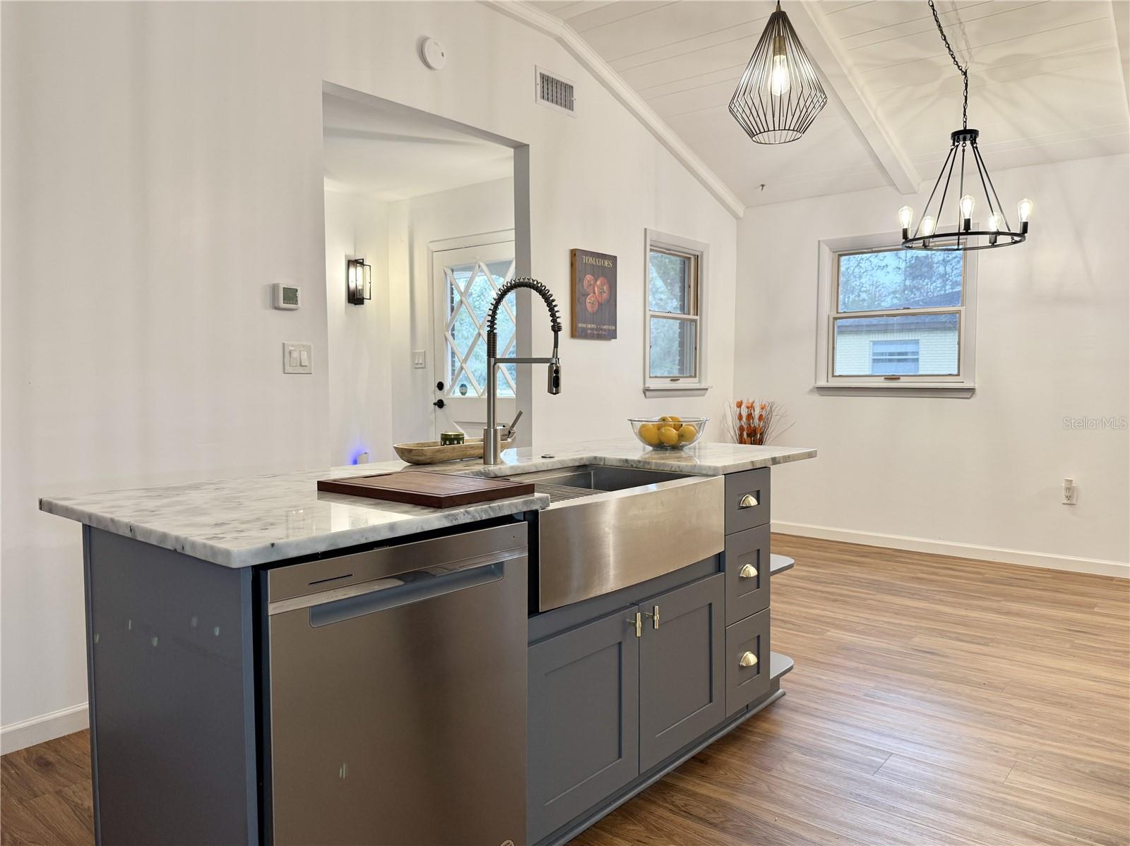 Kitchen - Island with Farmhouse Sink