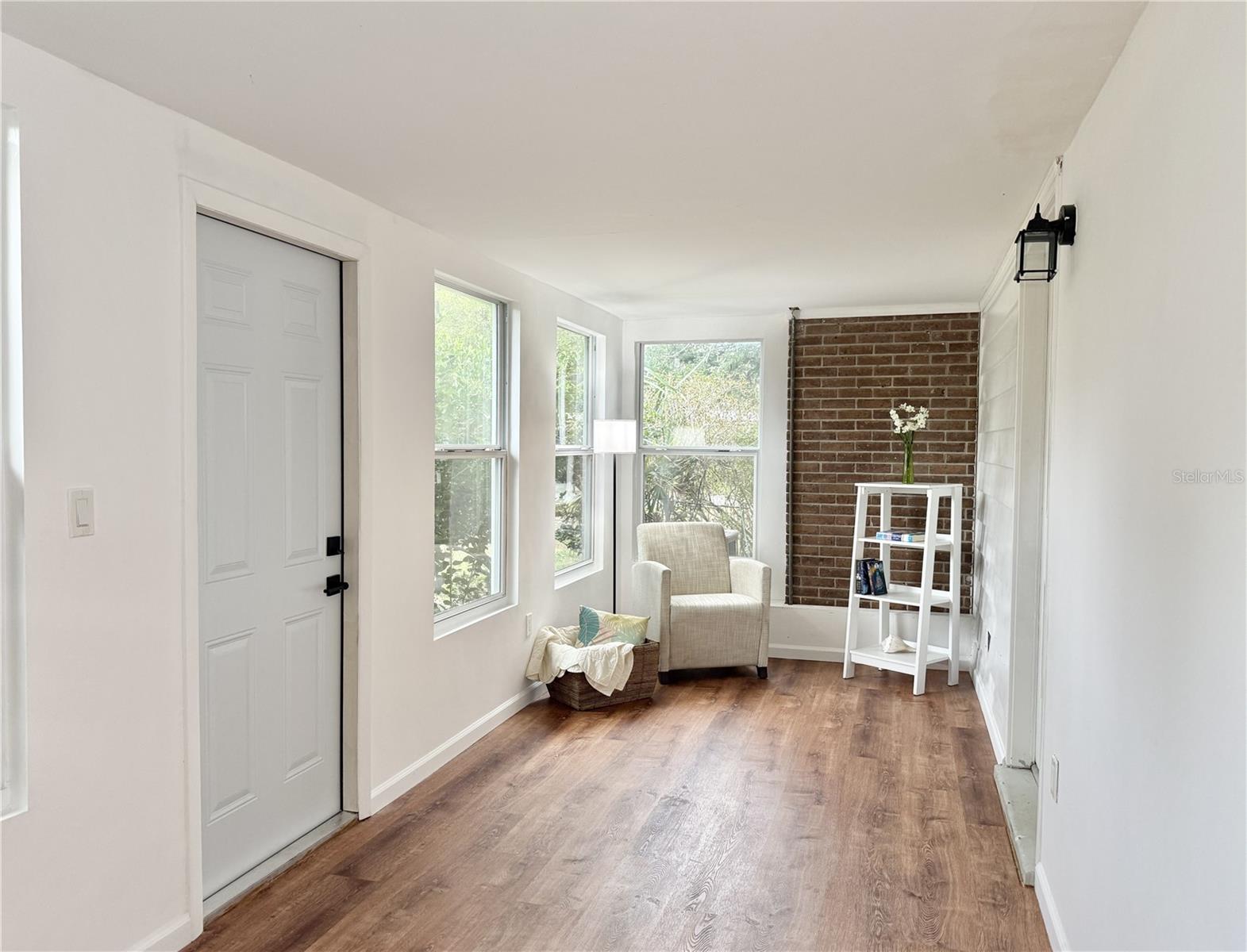 Florida Room - Great Space for a Book Nook