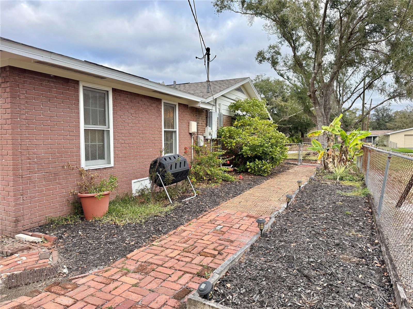 South Side Yard - Perfect for Gardening