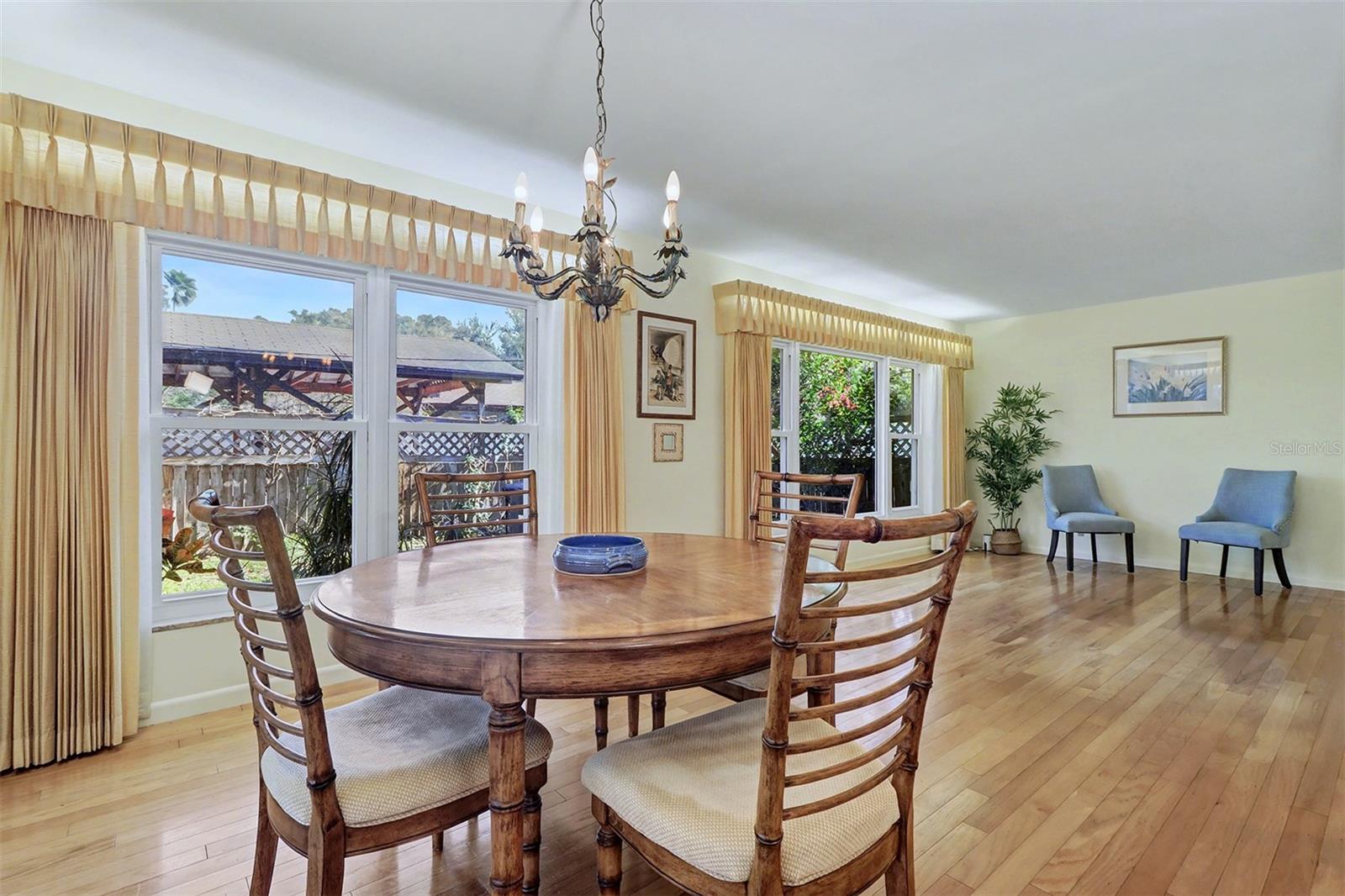 L shaped Dining Great Room