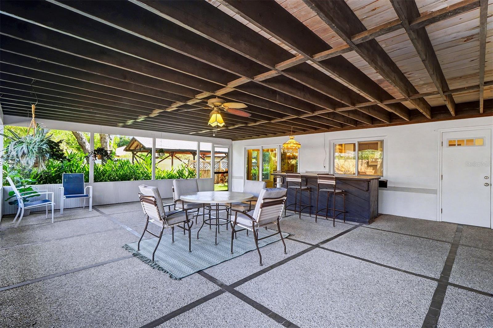 Beautiful Florida room/porch