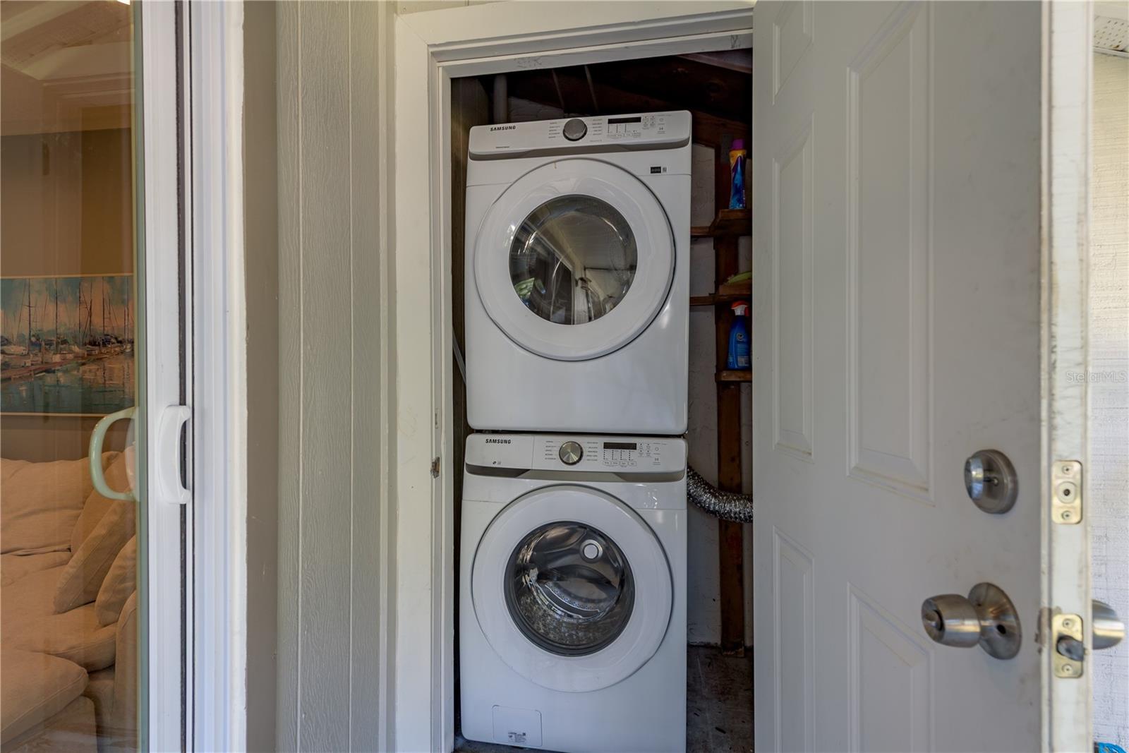 Washer/Dryer included