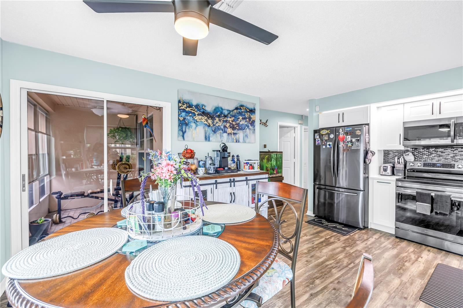 Sliding doors to Lani