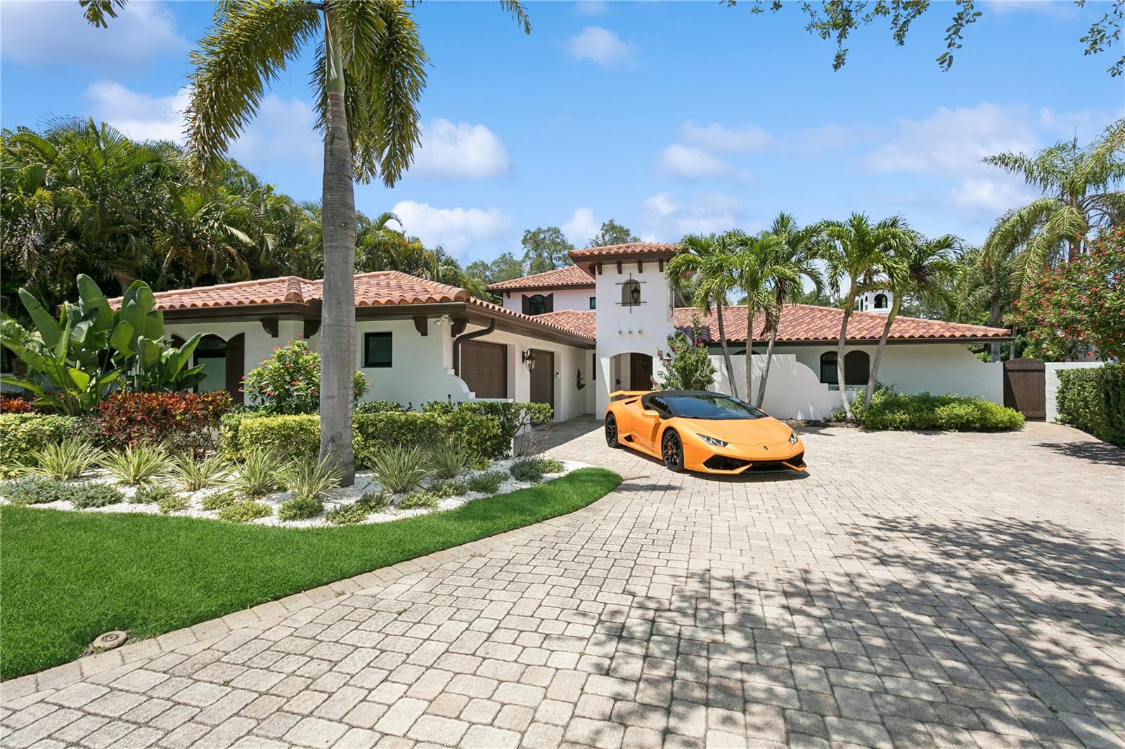 Welcome to 145 Bay Point Dr Northeast