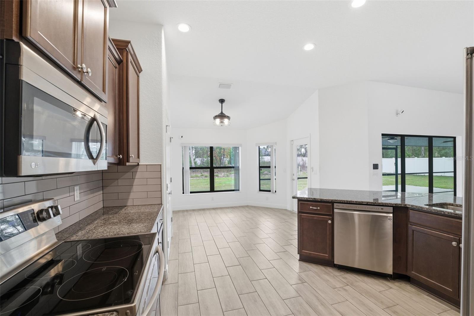 Kitchen/Breakfast Nook