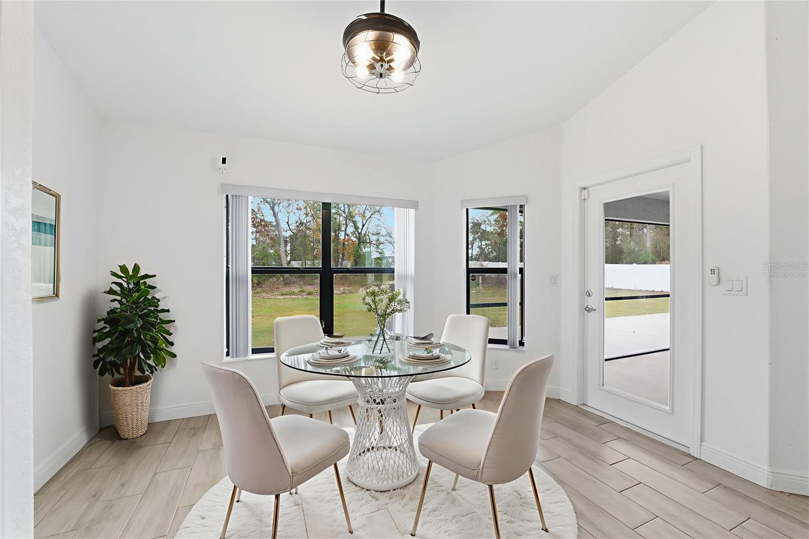 Breakfast Nook(Virtually Staged)