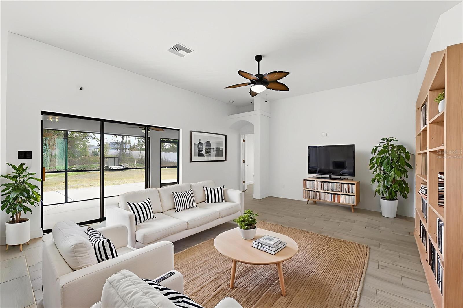 Living(Virtually Staged)