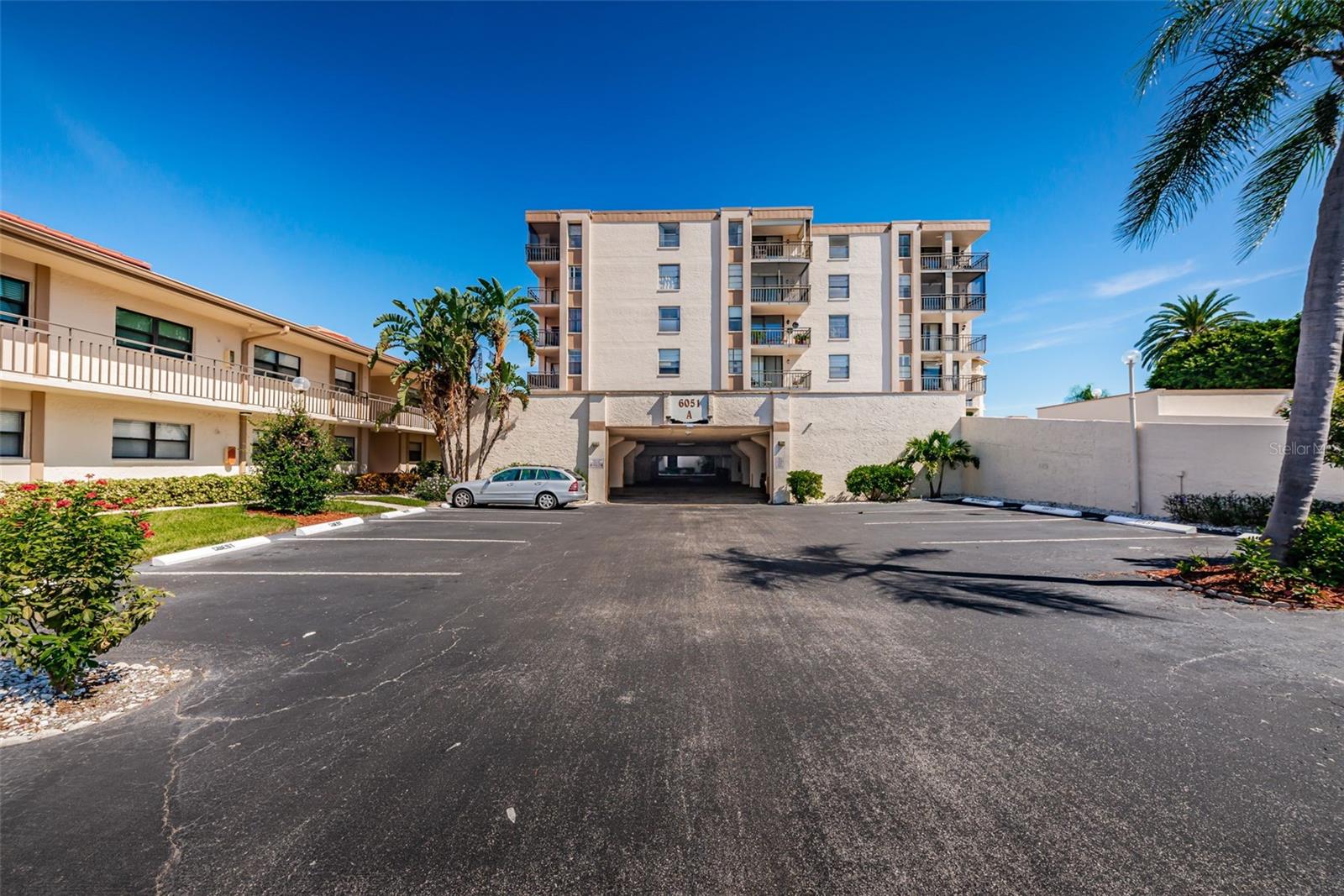 Casa del Mar I - Building A - lots of guest parking