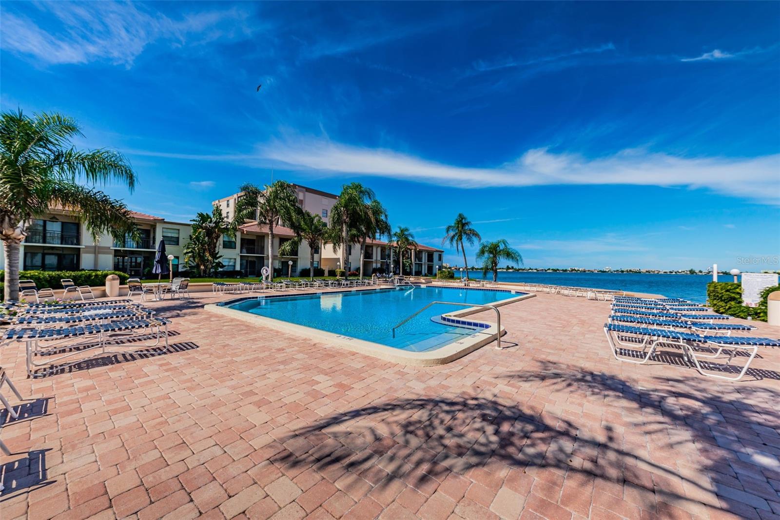 Heated pool & spa - irresistible!