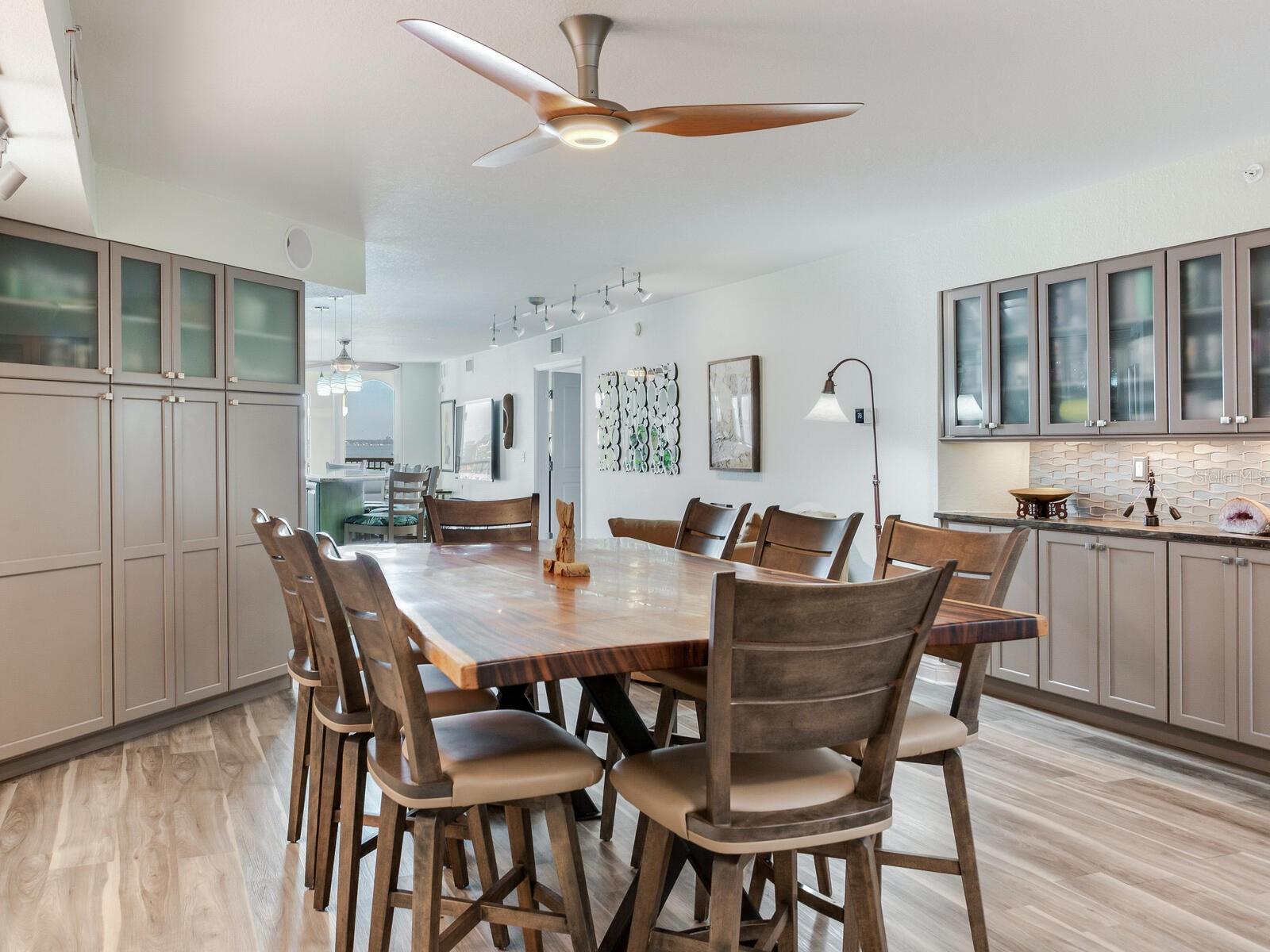 Dining Rm with Built-ins