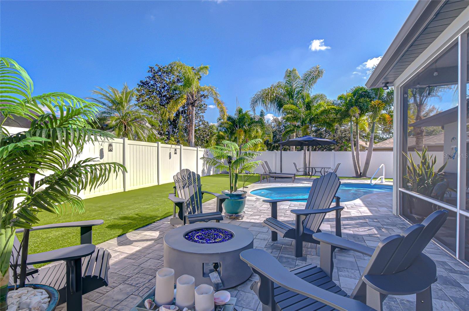 You'll love hosting gatherings in the backyard!