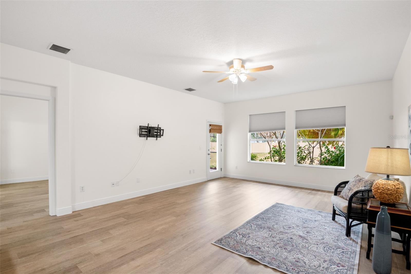 Spacious living room