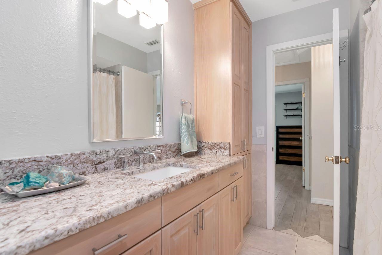 2nd bath also opens to the pool!