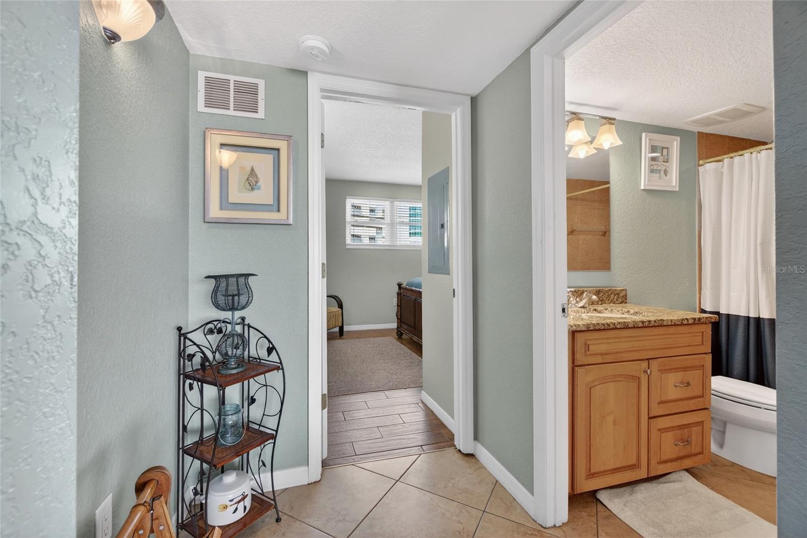 hallway to bedroom 1 / bathroom 1