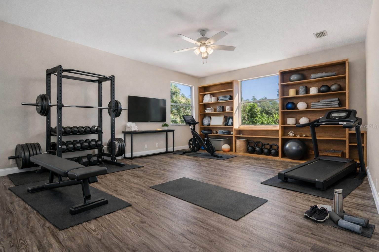 oversized upstairs bonus room with built-ins