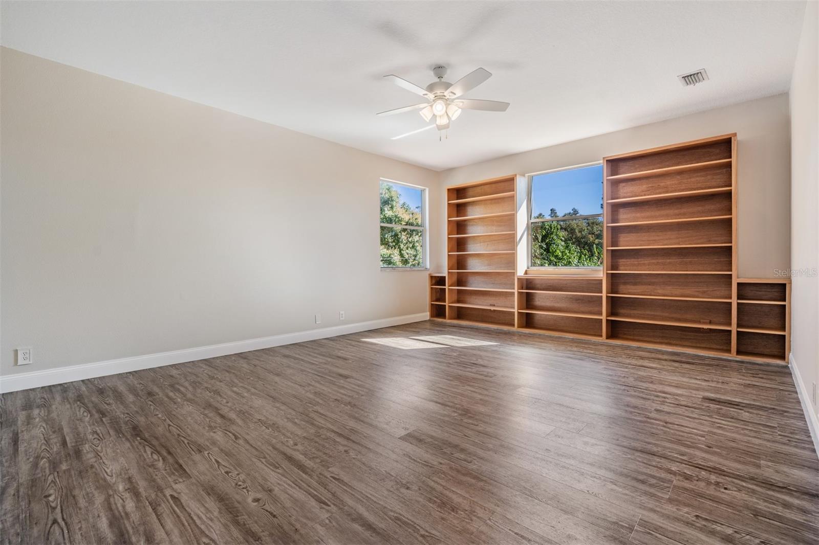 upstairs 20x16' bonus room