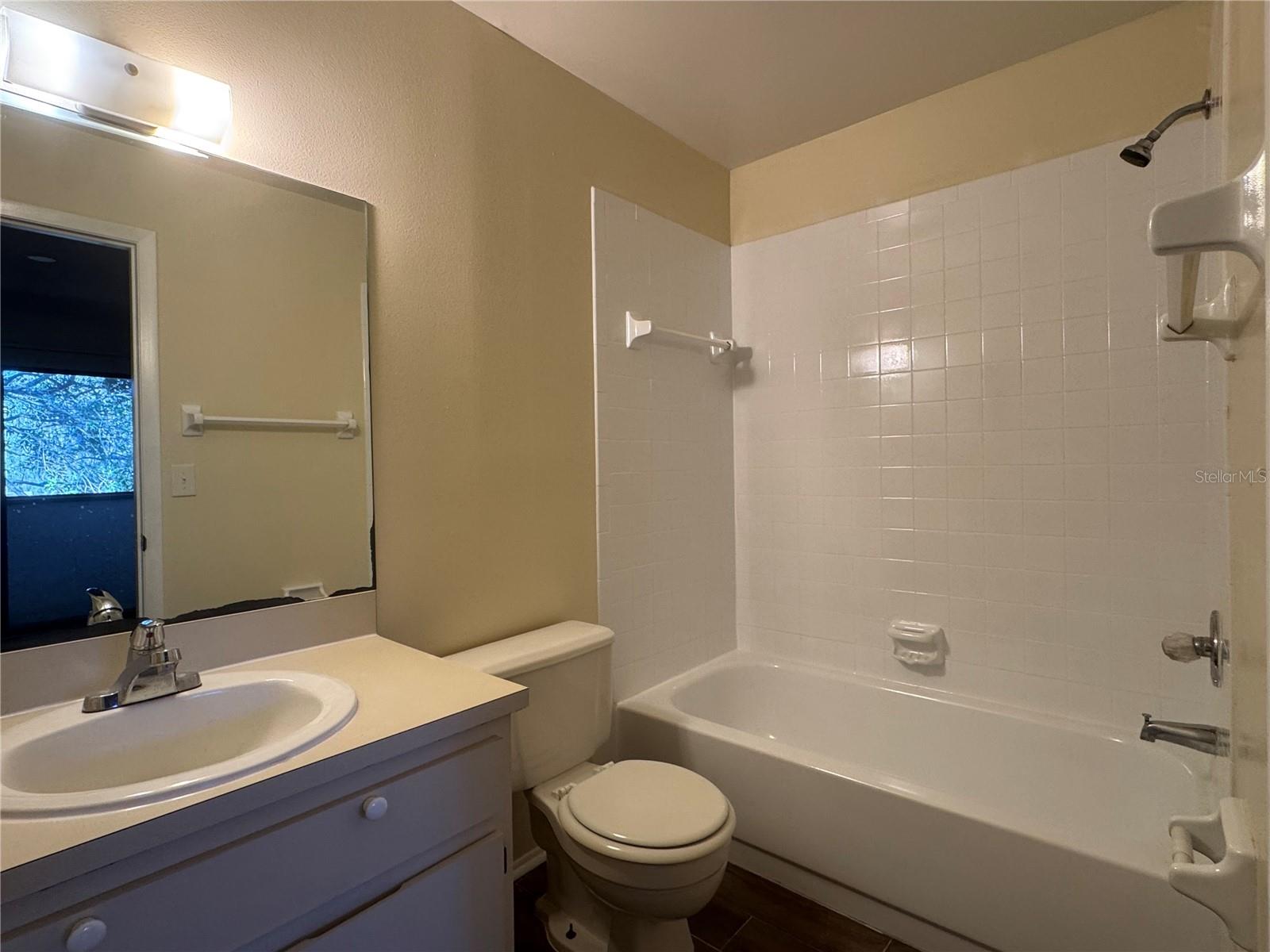 Primary Bathroom en suite