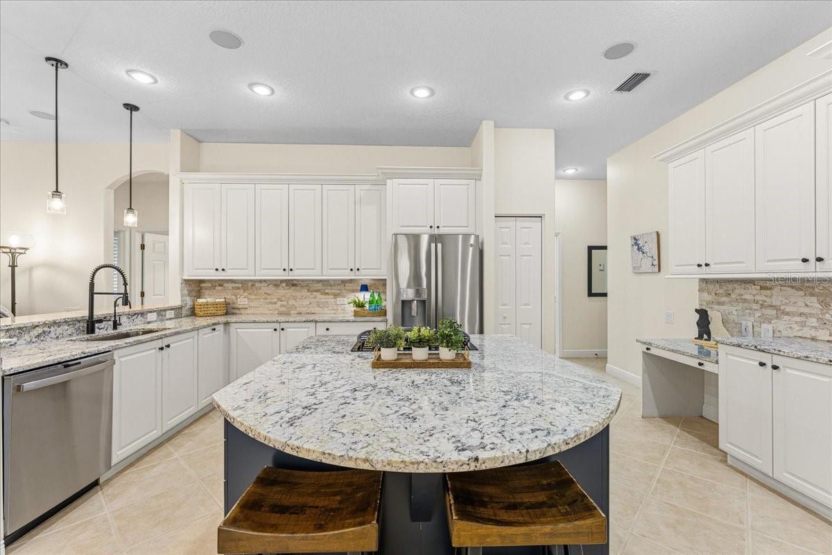 Island with dining space