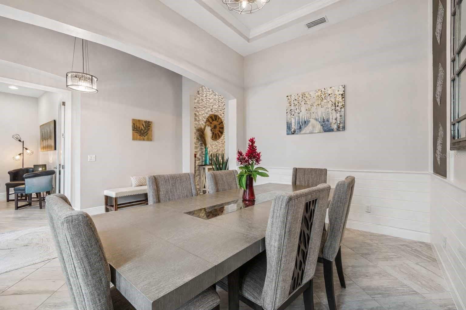 FORMAL DINING W/ ARCHWAYS