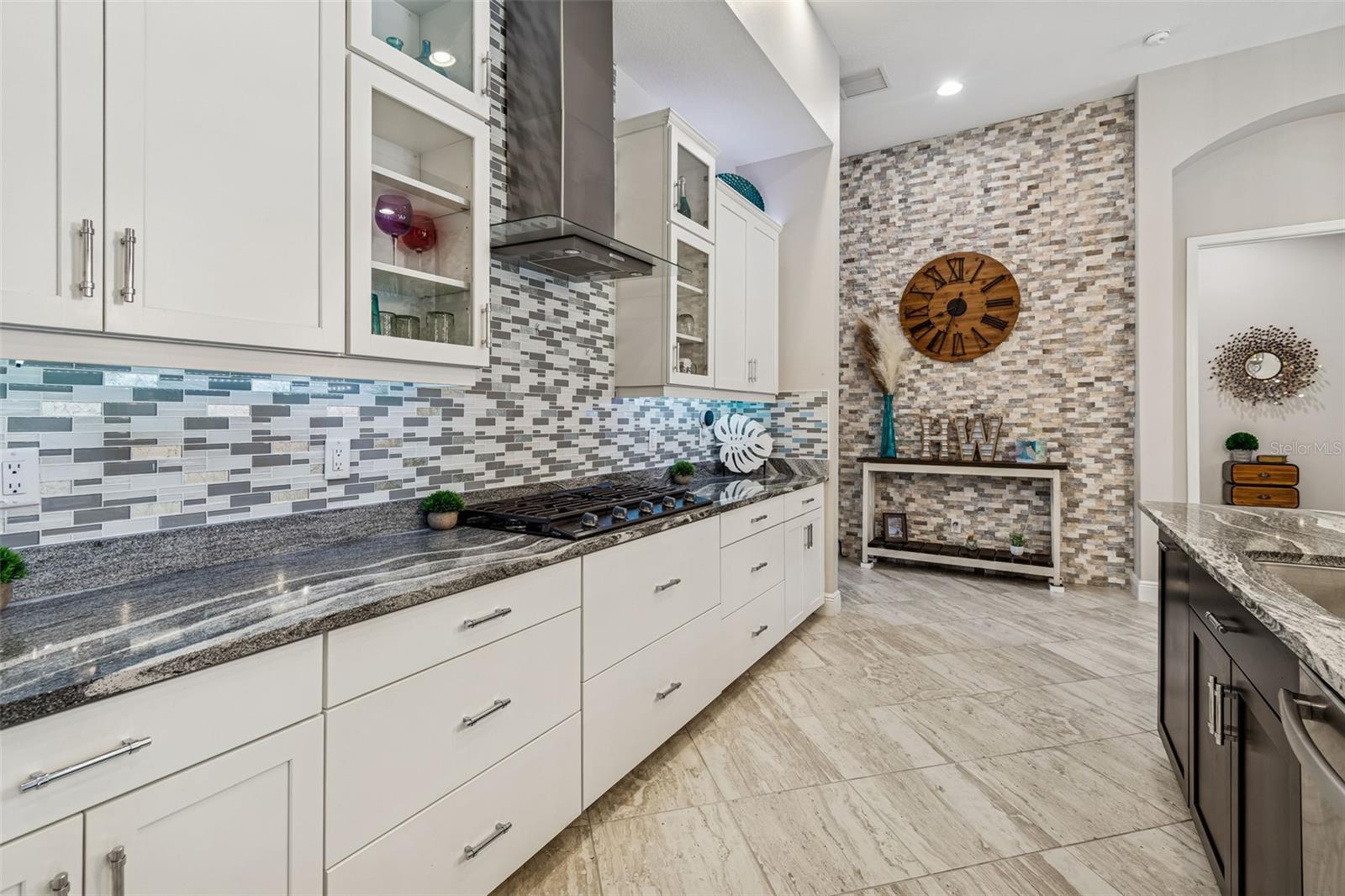 GRAND KITCHEN W/BACKSPLASH, LED LIGHTING, GLASS CABINETS & LARGE DRAWERS