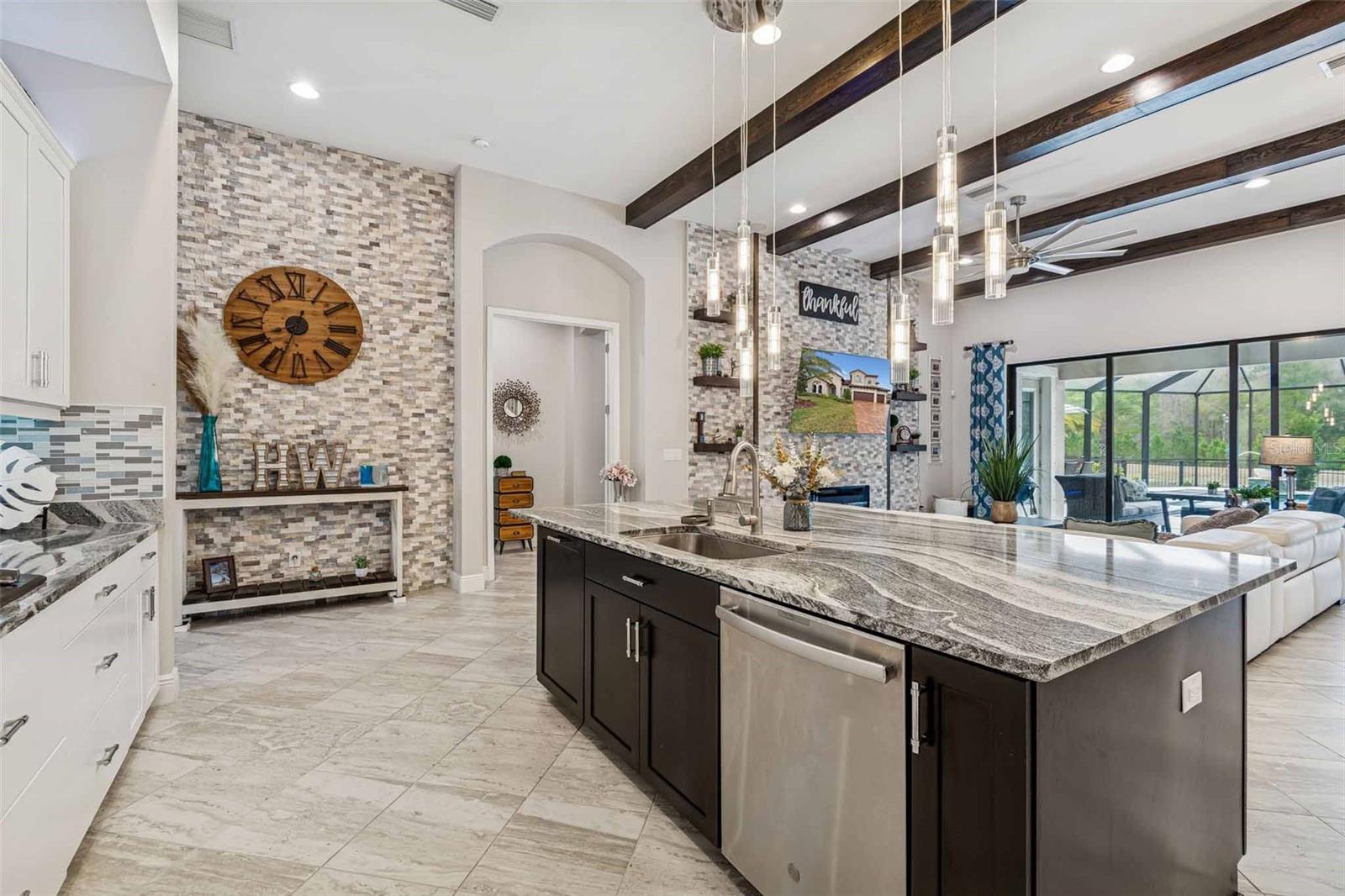 GRAND KITCHEN + EXQUISITE EXTRA LARGE QUARTZ ISLAND