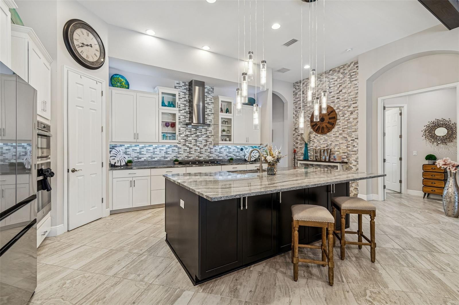 GRAND KITCHEN + EXQUISITE EXTRA LARGE QUARTZ ISLAND